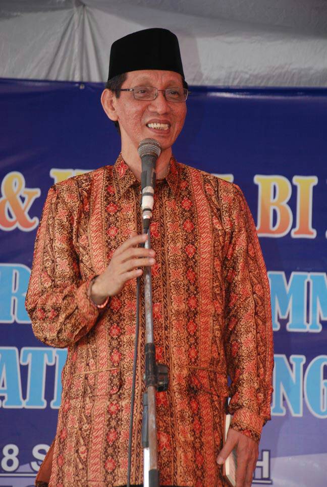 Terlindungi: Nur Cholis Huda, Dosen, Mubaligh dan Penulis